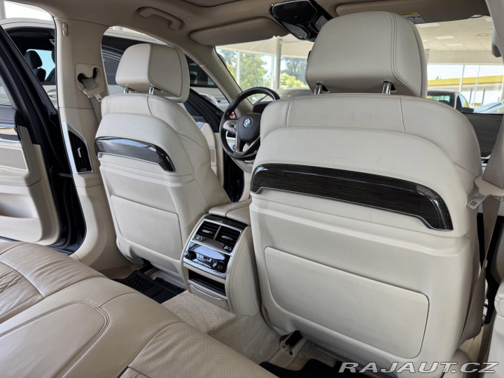 BMW 7  1800