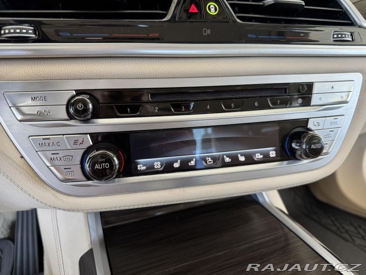 BMW 7  1800