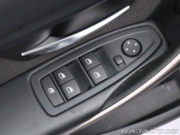 BMW 3 2,0 318d xDrive Xenon Nav 2014
