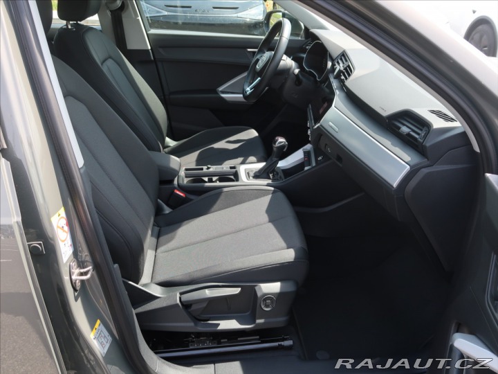 Audi Q3 2,0 TDI S-Line ČR 1.maj Z 2023