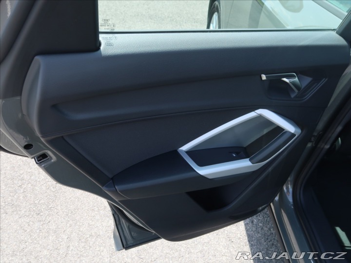 Audi Q3 2,0 TDI S-Line ČR 1.maj Z 2023
