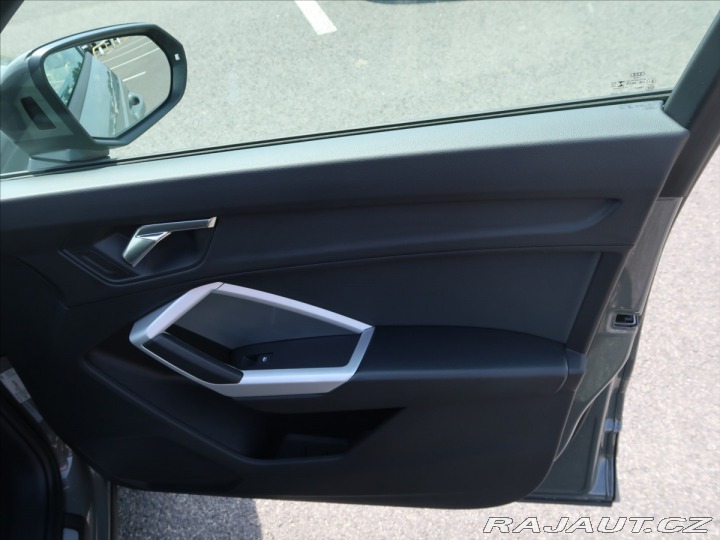 Audi Q3 2,0 TDI S-Line ČR 1.maj Z 2023
