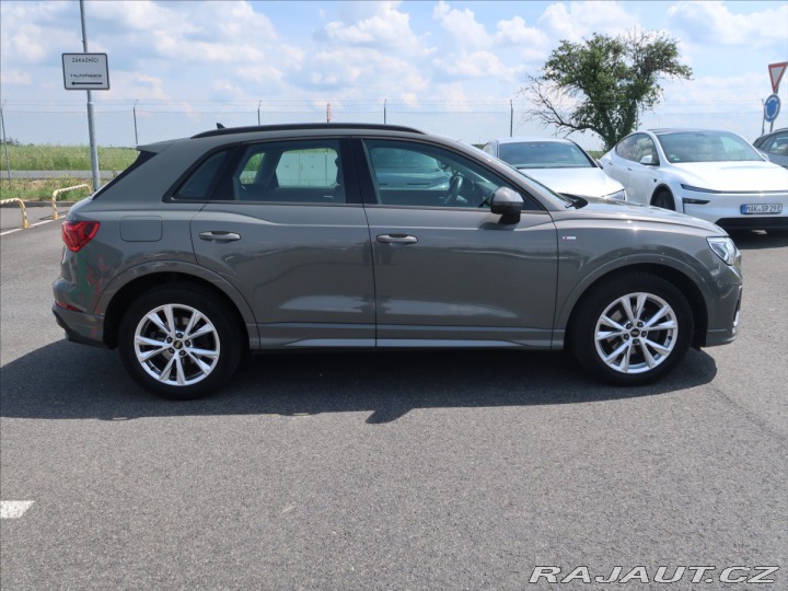 Audi Q3 2,0 TDI S-Line ČR 1.maj Z 2023