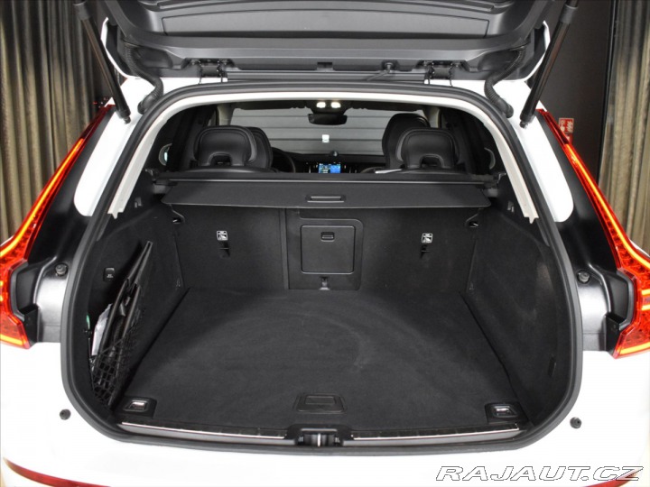 Volvo XC60 2,0 T8 AWD Ultra B&W, 2025