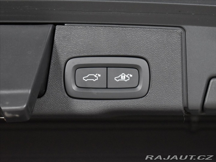 Volvo XC60 2,0 T8 AWD Ultra B&W, 2025