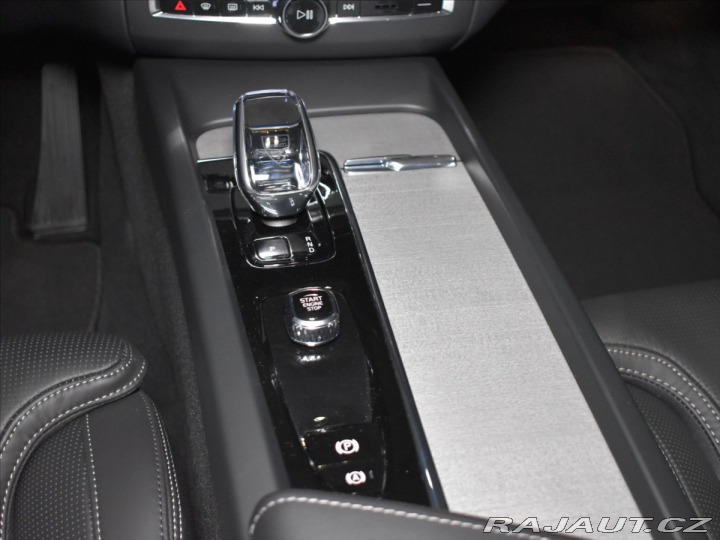 Volvo XC60 2,0 T8 AWD Ultra B&W, 2025