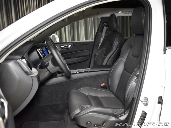 Volvo XC60 2,0 T8 AWD Ultra B&W, 2025
