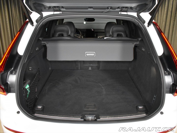 Volvo XC60 2,0 T8 AWD Ultra B&W, 2025