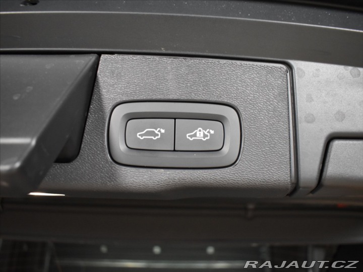 Volvo XC60 2,0 T8 AWD Ultra B&W, 2025