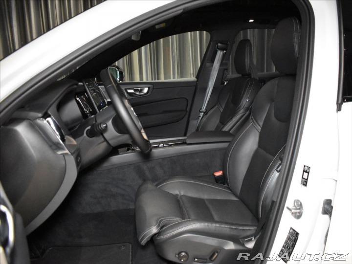 Volvo XC60 2,0 T8 AWD Ultra B&W, 2025