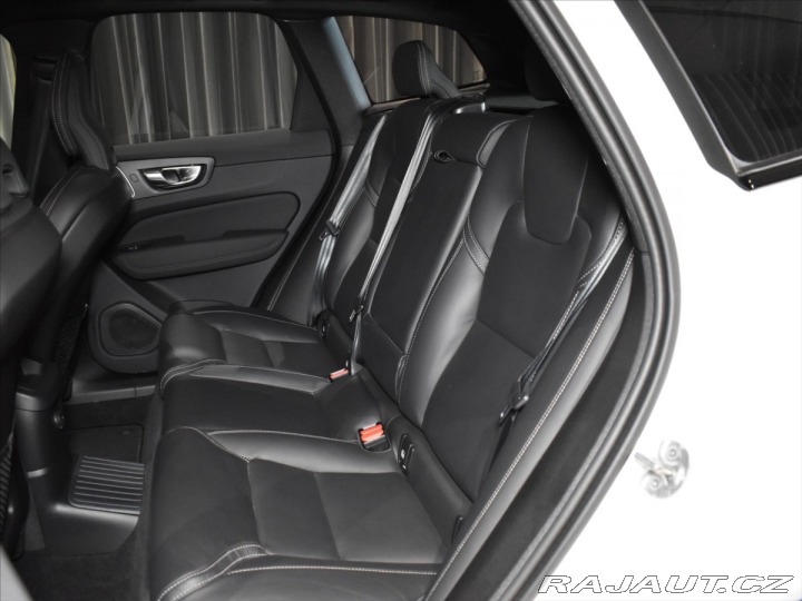Volvo XC60 2,0 T8 AWD Ultra B&W, 2025