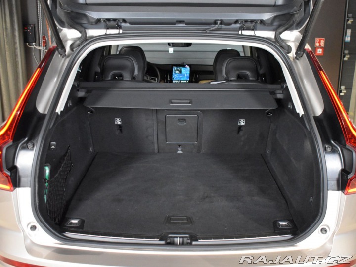 Volvo XC60 2,0 T8 AWD Ultra B&W, 2025