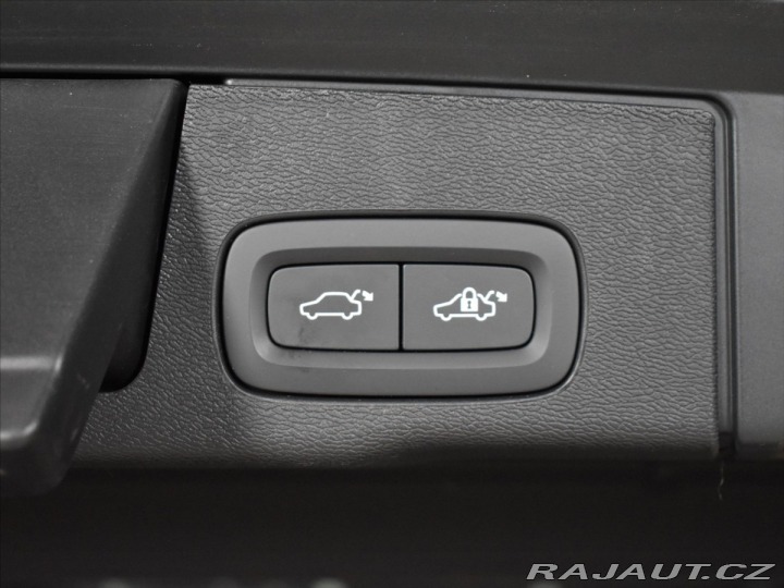 Volvo XC60 2,0 T8 AWD Ultra B&W, 2025