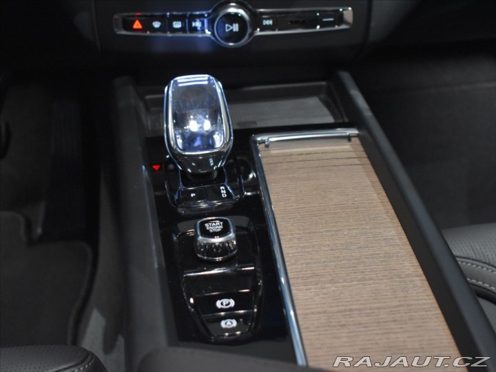 Volvo XC60 2,0 T8 AWD Ultra B&W, 2025