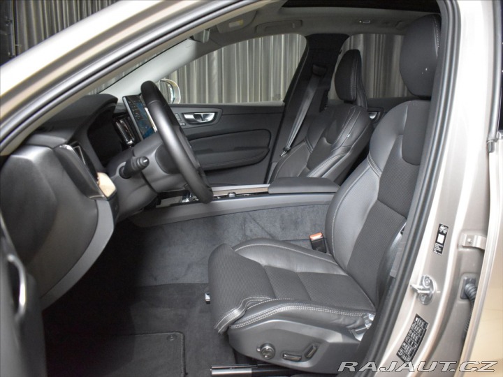 Volvo XC60 2,0 T8 AWD Ultra B&W, 2025