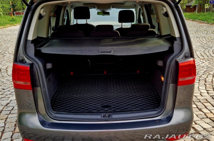 Volkswagen Touran 2,0 LIFE TDI DSG 7/2013 2013