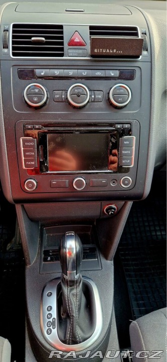 Volkswagen Touran 2,0 LIFE TDI DSG 7/2013 2013