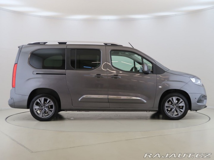 Toyota ProAce City Verso 1.2,AT,L2,7Míst,FamilyCom 2021
