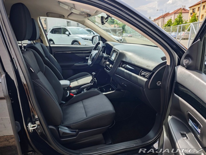Mitsubishi Outlander 2.0 Mivec Diamant 2WD Kam 2021