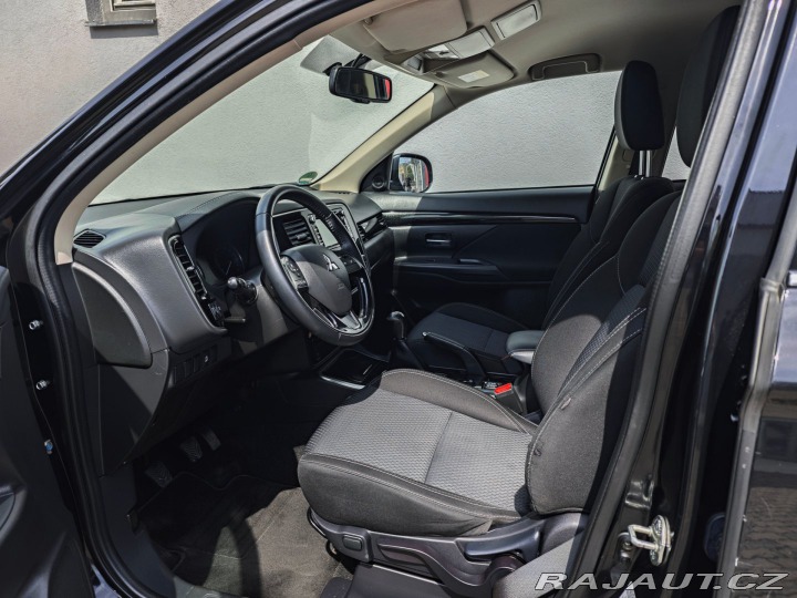 Mitsubishi Outlander 2.0 Mivec Diamant 2WD Kam 2021