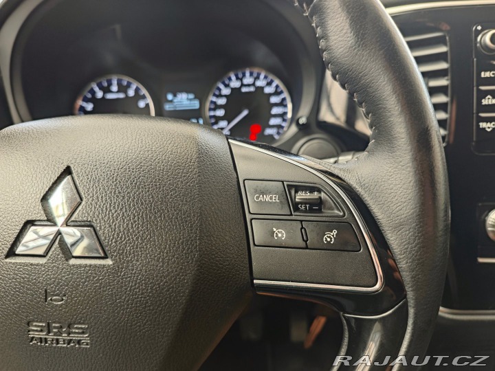 Mitsubishi Outlander 2.0 Mivec Diamant 2WD Kam 2021