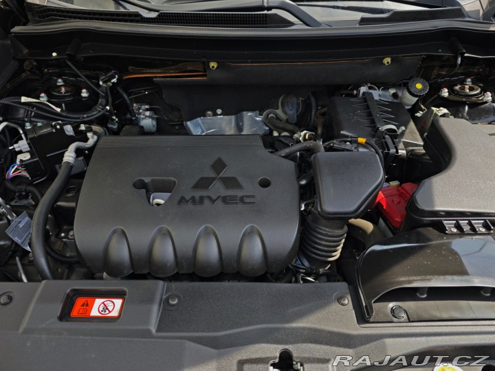 Mitsubishi Outlander 2.0 Mivec Diamant 2WD Kam 2021