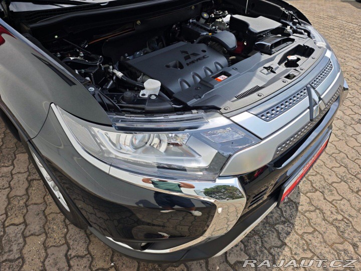Mitsubishi Outlander 2.0 Mivec Diamant 2WD Kam 2021