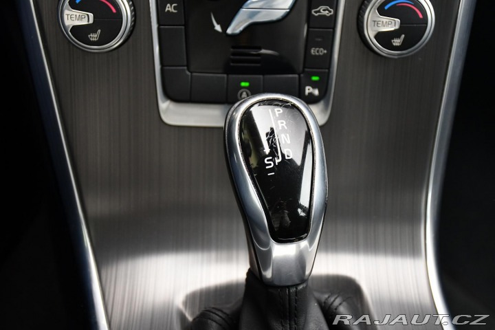 Volvo XC60 D4 A/T ČR 2XALU PO ROZVOD 2015