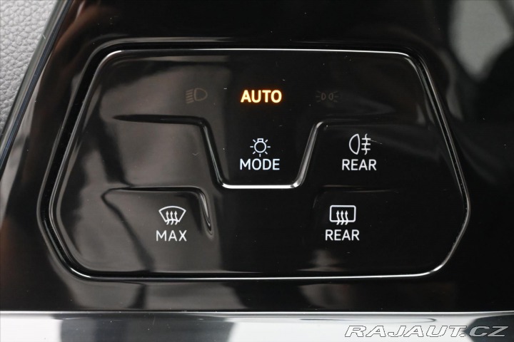 Volkswagen Golf 2,0 TDI 85 kW Life Záruka 2022