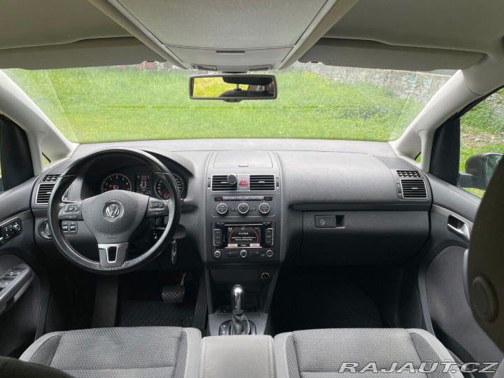 Volkswagen Touran 1,4   7 místný, automat, 2014