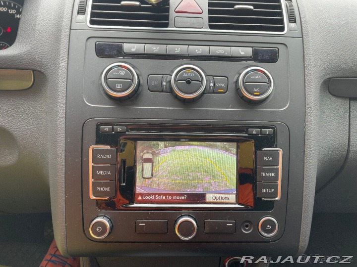 Volkswagen Touran 1,4   7 místný, automat, 2014