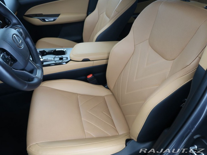 Lexus Ostatní modely 2.5PHEV,Plug-In,CZ,4x4,Lu 2024