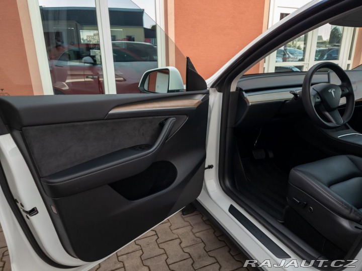 Tesla Model Y Standard Plus RWD 220kW S 2023
