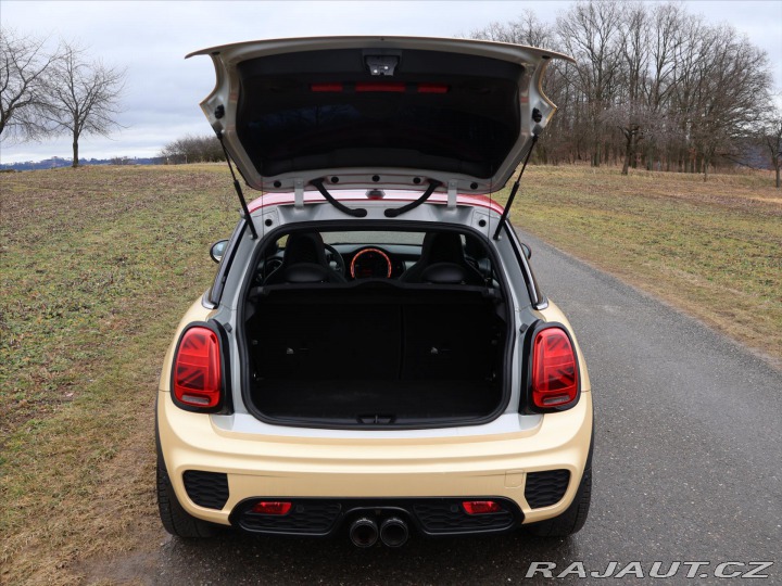 Mini Cooper 2,0 JCW 170kW H&K Chi 2016
