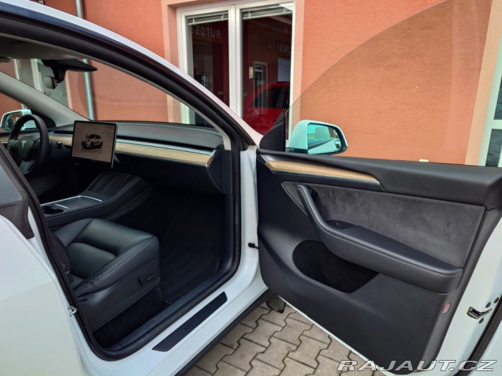 Tesla Model Y  2022