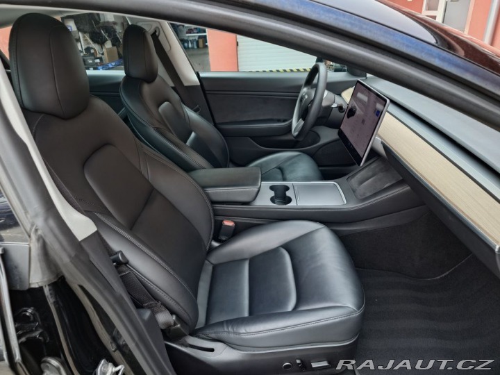 Tesla Model 3  2021