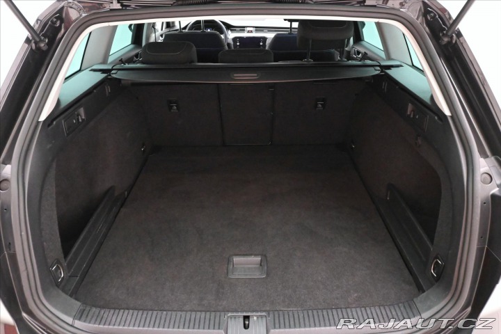 Volkswagen Passat 2,0 TDI 110 kW DSG Busine 2023