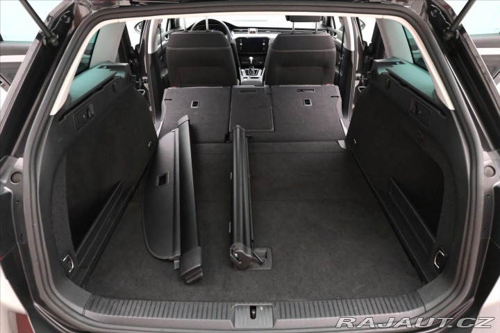 Volkswagen Passat 2,0 TDI 110 kW DSG Busine 2023