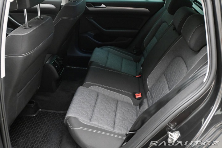 Volkswagen Passat 2,0 TDI 110 kW DSG Busine 2023