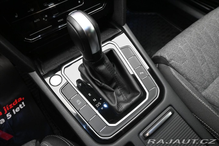 Volkswagen Passat 2,0 TDI 110 kW DSG Busine 2023