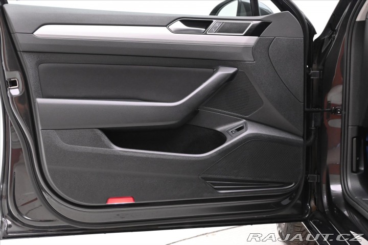 Volkswagen Passat 2,0 TDI 110 kW DSG Busine 2023