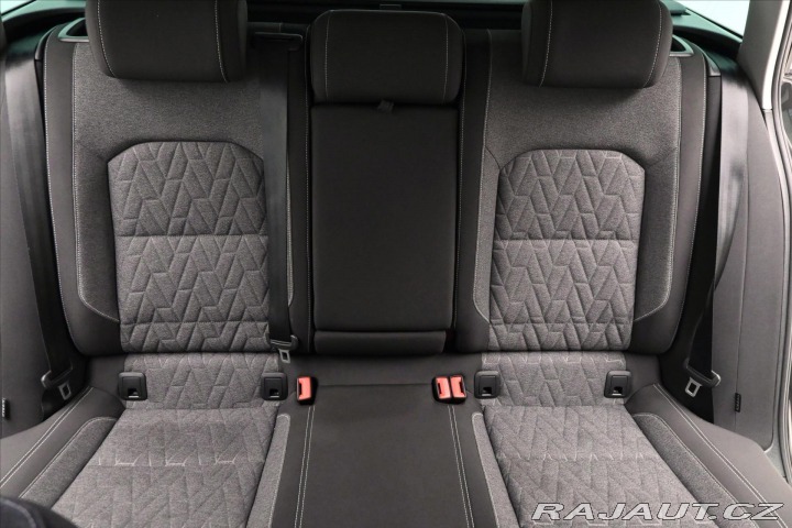 Volkswagen Passat 2,0 TDI 110 kW DSG Busine 2023