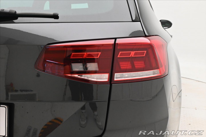 Volkswagen Passat 2,0 TDI 110 kW DSG Busine 2023