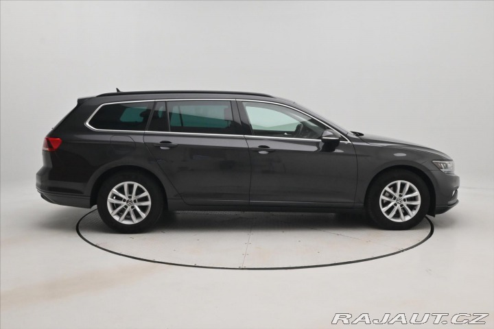 Volkswagen Passat 2,0 TDI 110 kW DSG Busine 2023