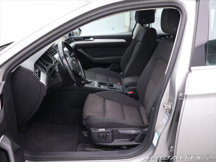 Volkswagen Passat 2.0 TDI LED Highline Tažn 2015