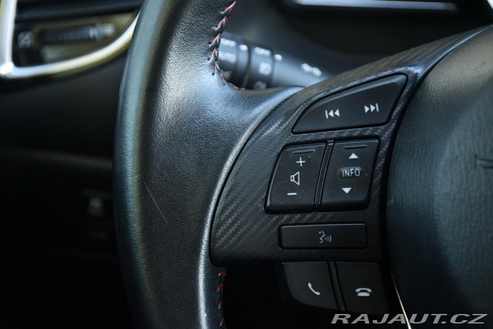 Mazda 3 2.0SKYACTIV-G165 HUD BOSE 2015