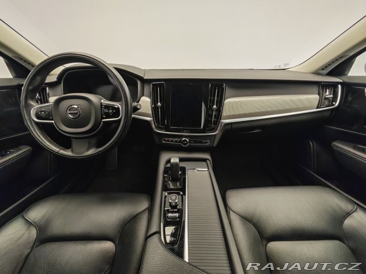 Volvo V90 Momentum Advanced 2021