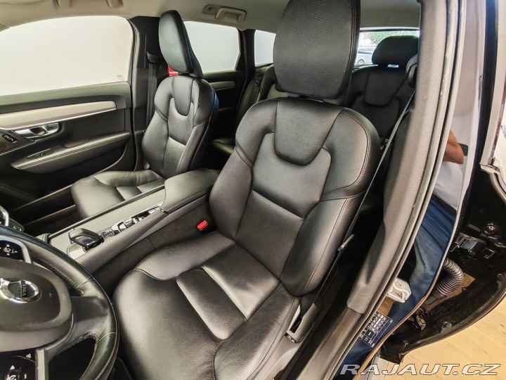 Volvo V90 Momentum Advanced 2021
