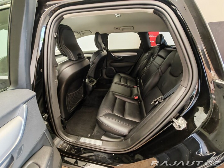Volvo V90 Momentum Advanced 2021