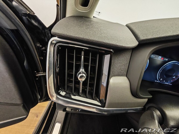Volvo V90 Momentum Advanced 2021